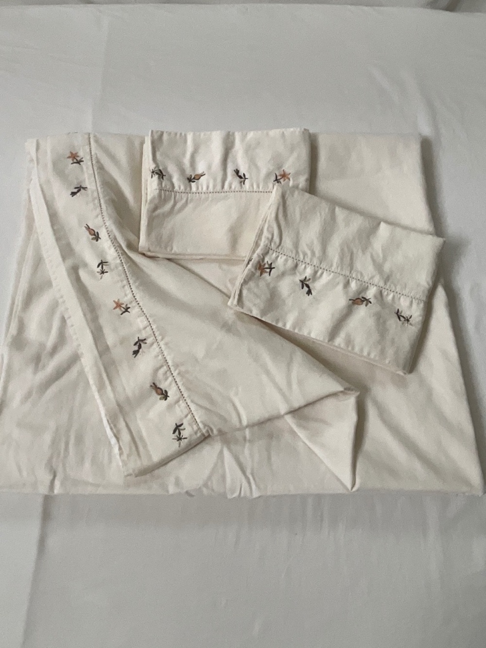 RAYMOND WAITES 3 Pc Embroidered Cotton Queen Sheet Set Ivory